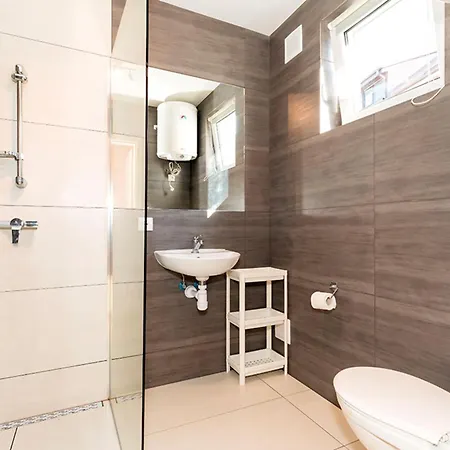 Holiday home Dhh Przystan Nr 6 *